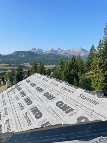 Right-To-The-Peak-Calgary-Roofing-10